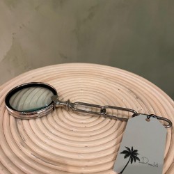 MAGNIFYING GLASS    S